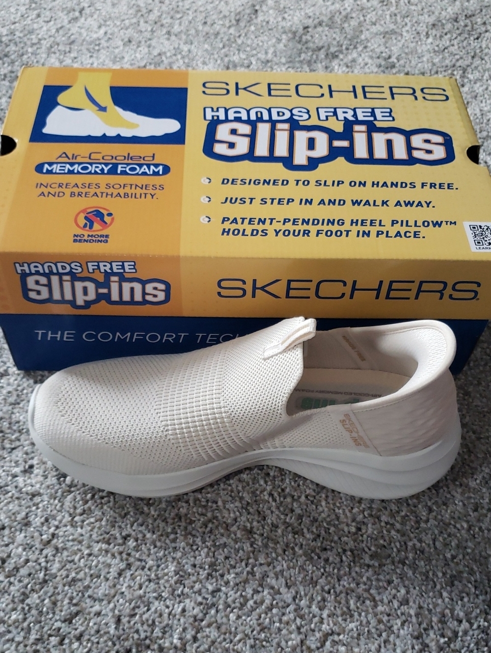 Skechers Women’s Hands Free Slip-Ins NWT